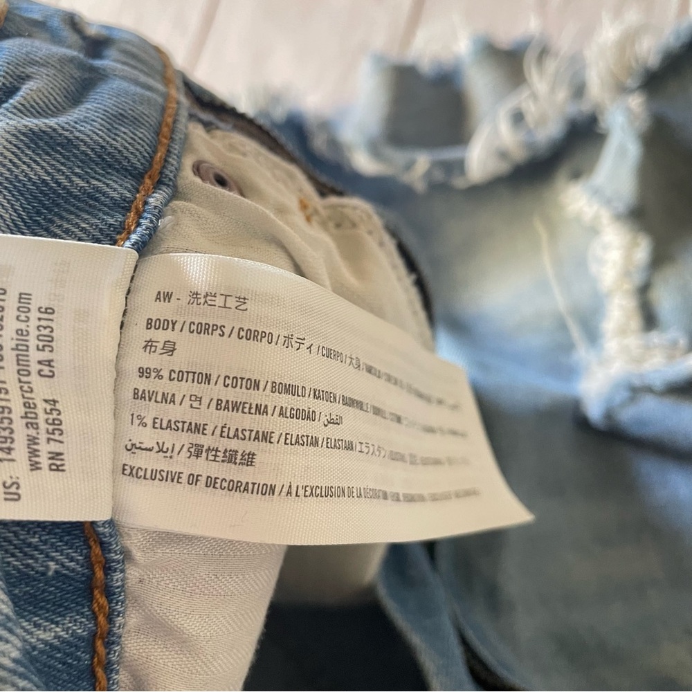 EUC Abercrombie & Fitch High Rise Mom Shorts Women’s 25 Blue Light Wash Stretch - Picture 13 of 14